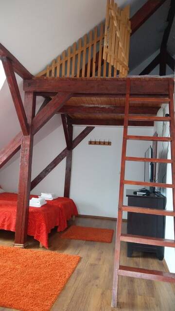 Фото номера Attic Family Suite with Balcony Гостевой дом Conacul Bunicilor г. Байя-де-Фьер 4