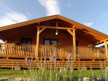 Фото номера Дом с 2 спальнями Дома для отпуска Complex Agroturistic Livada de Nuci г. Байя-де-Фьер 50