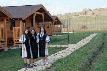 Фото номера Дом с 2 спальнями Дома для отпуска Complex Agroturistic Livada de Nuci г. Байя-де-Фьер 32