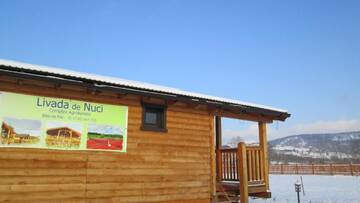 Фото номера Дом с 2 спальнями Дома для отпуска Complex Agroturistic Livada de Nuci г. Байя-де-Фьер 33